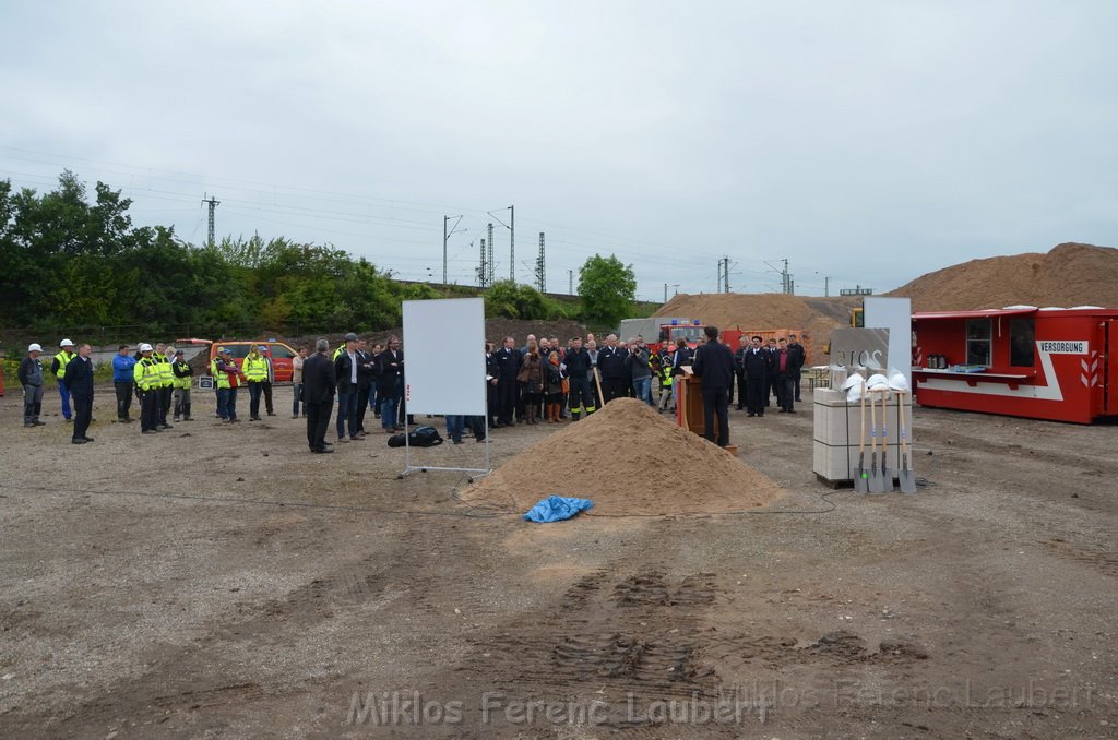 Erster Spatenstich Neues Feuerwehrzentrum Koeln Kalk Gummersbacherstr P079.JPG - Miklos Laubert